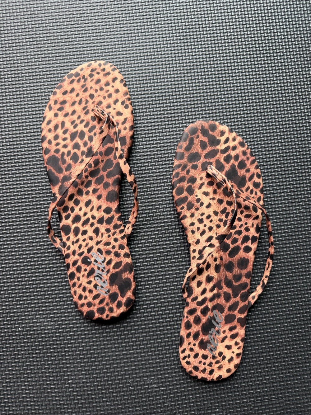 Aerie Leopard Print Flip Flops Sandals New Sz 10 - Picture 5 of 8